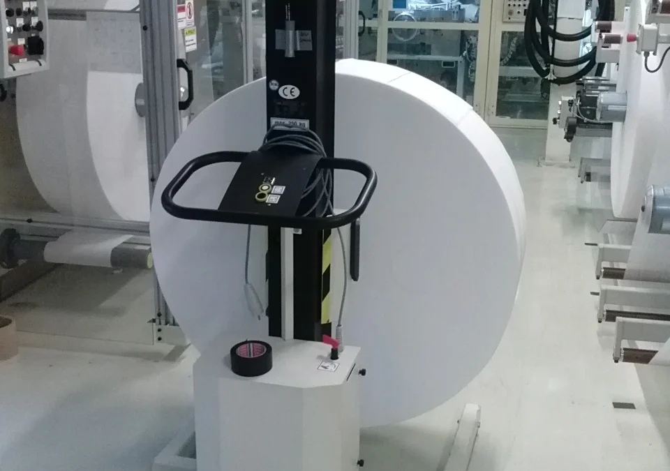 White mast lift in a warehouse.
