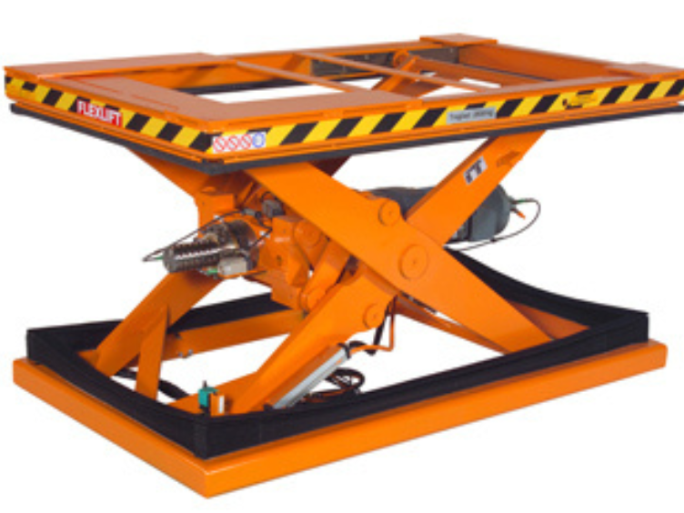 Pallet lift system in warehouse moving heavy products